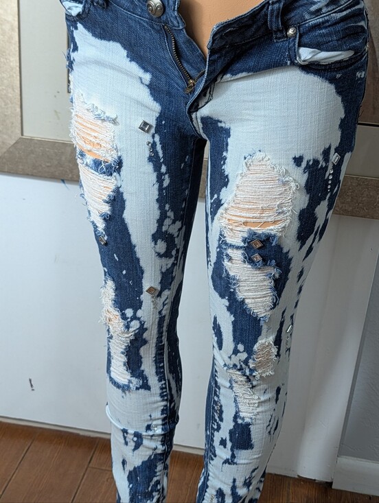 Encore Jeans Denim - Encore Studed Skinny Jeans punk rock/goth style acid-washed bleached Size 5